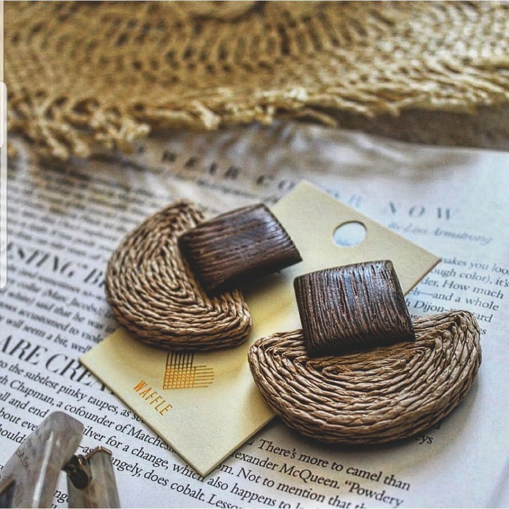 🆕️Vacation on my mind Collection// Brown woven Earring